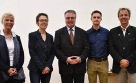 Podium mit Nationalratskandidaten