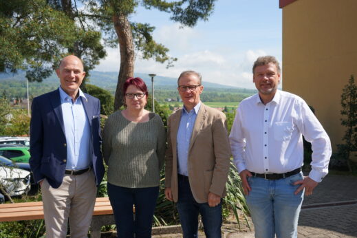 Brachten wertvolle Informationen und Voten zum Thema Altersversorgung (v.l.): Regierungsrat Dr. Anton Lauber, Cécile Jenzer, Präsidentin des Zweckverbands APG und Vizepräsidentin von Brislach, René Gröflin, Präsident CURAVIVA BL, Volker Papenburg, abtretender Präsident des Vereins Region Laufental und Vizepräsident von Liesberg.